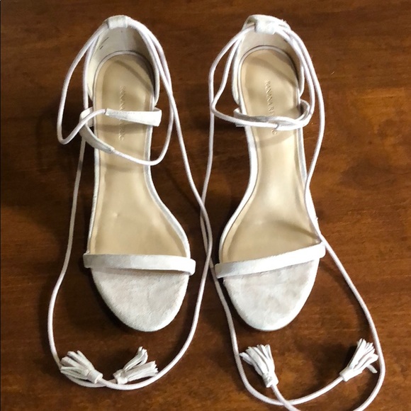 Banana Republic Shoes - Banana Republic Suede beige light tan 9M used lace